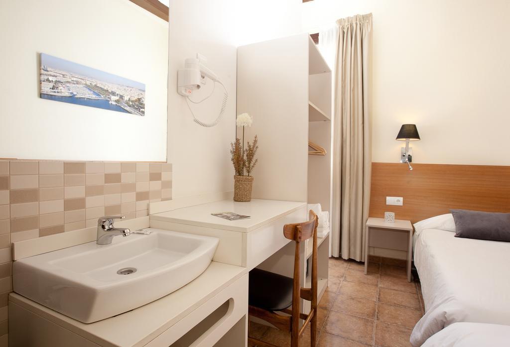 Pension Mariluz Barcelona Room photo