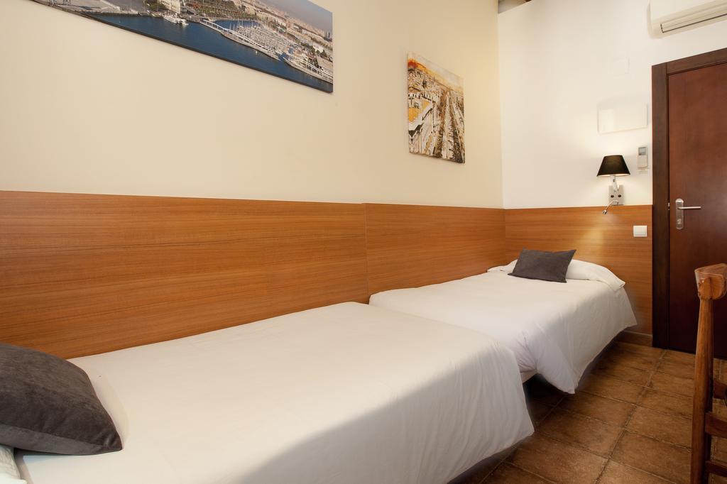 Pension Mariluz Barcelona Room photo