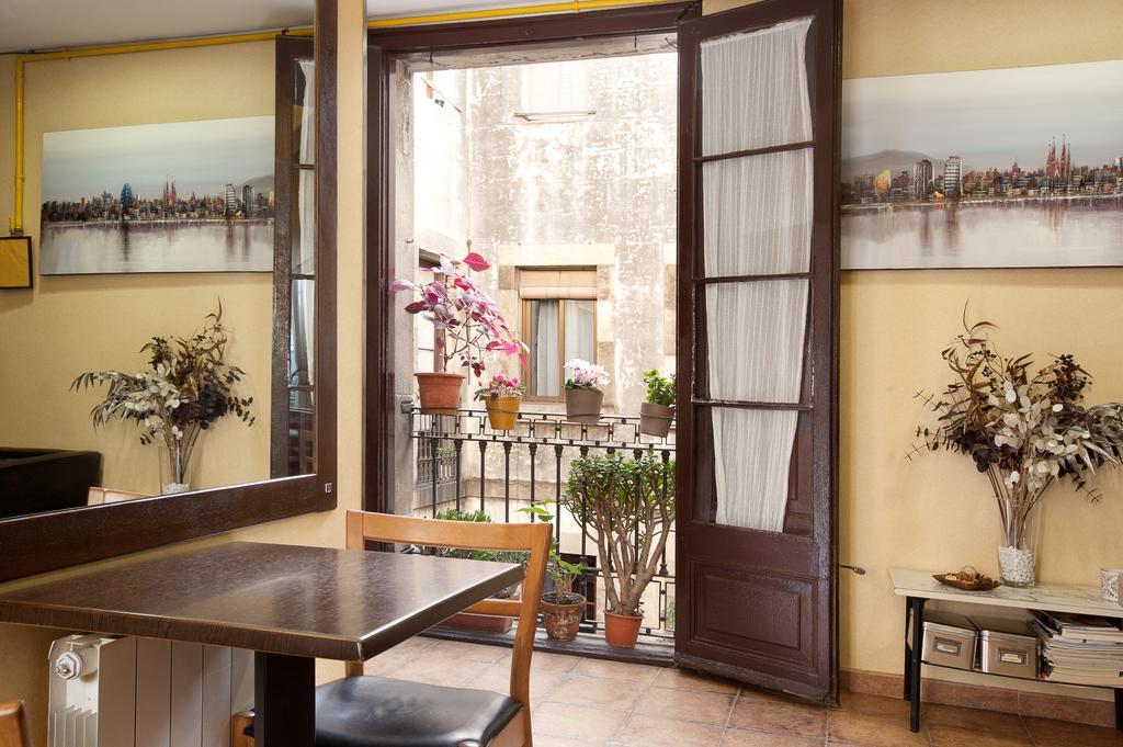 Pension Mariluz Barcelona Exterior photo