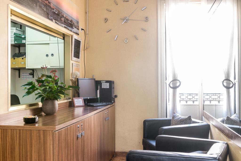 Pension Mariluz Barcelona Exterior photo
