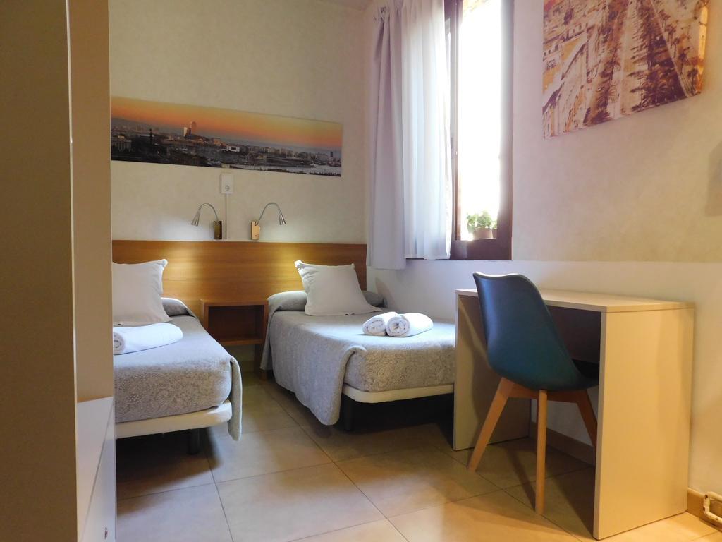 Pension Mariluz Barcelona Exterior photo
