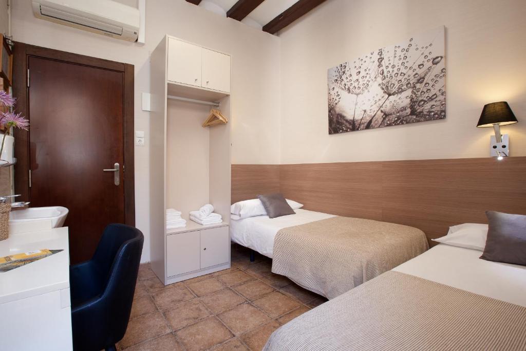 Pension Mariluz Barcelona Room photo