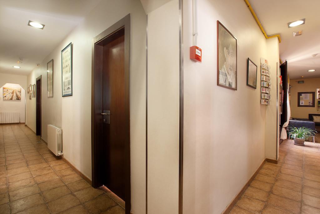 Pension Mariluz Barcelona Exterior photo